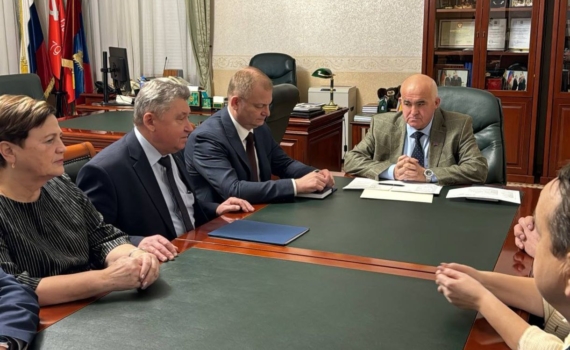 Ситников встретился с депутатами в преддверии Нового года в Костроме Ситников встретился с депутатами в преддверии Нового года в Костроме