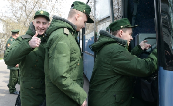Четыре месяца до сержанта: зачем треть призывников этой осенью отправят в учебки Четыре месяца до сержанта: зачем треть призывников этой осенью отправят в учебки